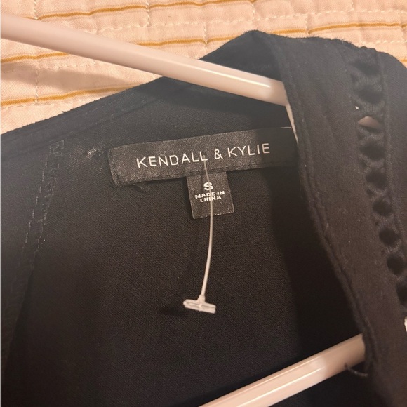 Kendall & Kylie Romper Small Black Pink Blue Floral Embroidered Lace Up Short - Picture 6 of 7